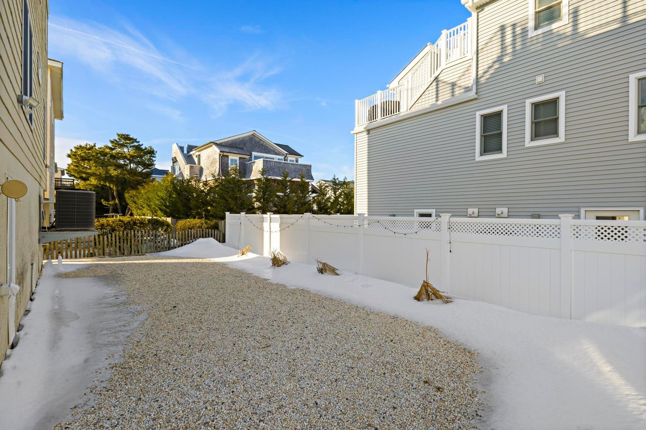 7 W Julia Ave, Long Beach Twp