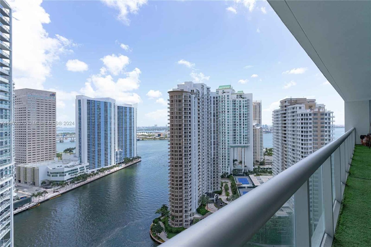 495 Brickell Ave Unit 2704