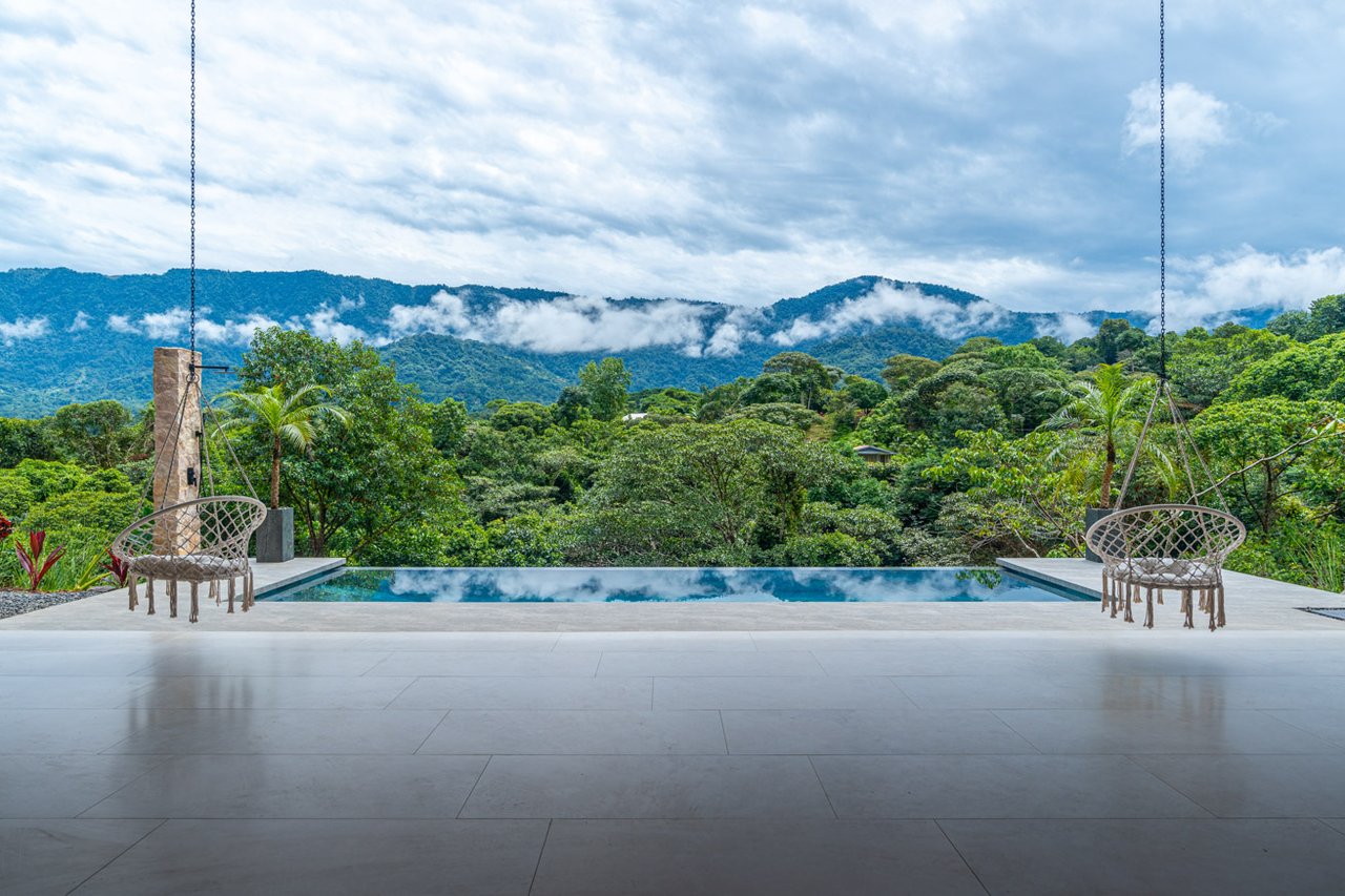 Ojochal Modern Jungle Home with Infinity Pool & Mountain Views
