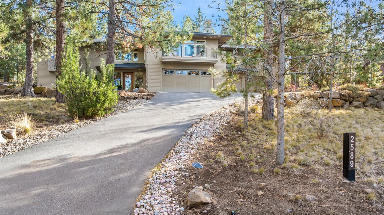 2589 NW Champion Circle