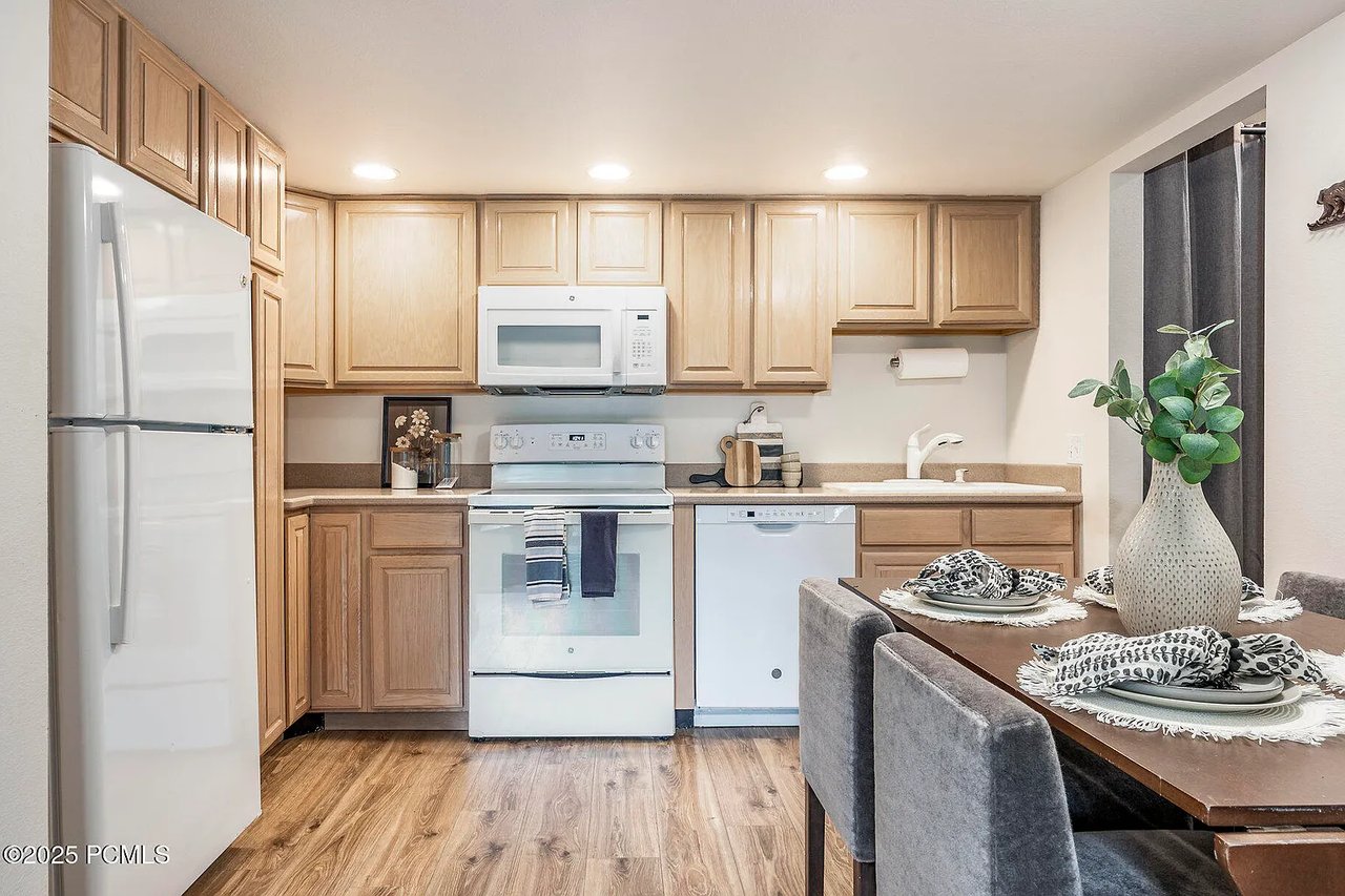 2025 Canyons Resort Dr APT F8