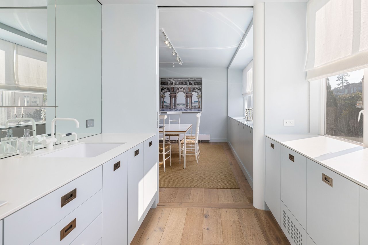 Russian Hill One-Bedroom North Bay Views