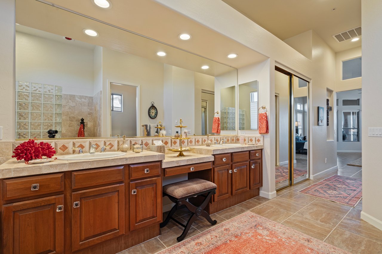 9812 E ROADRUNNER Drive