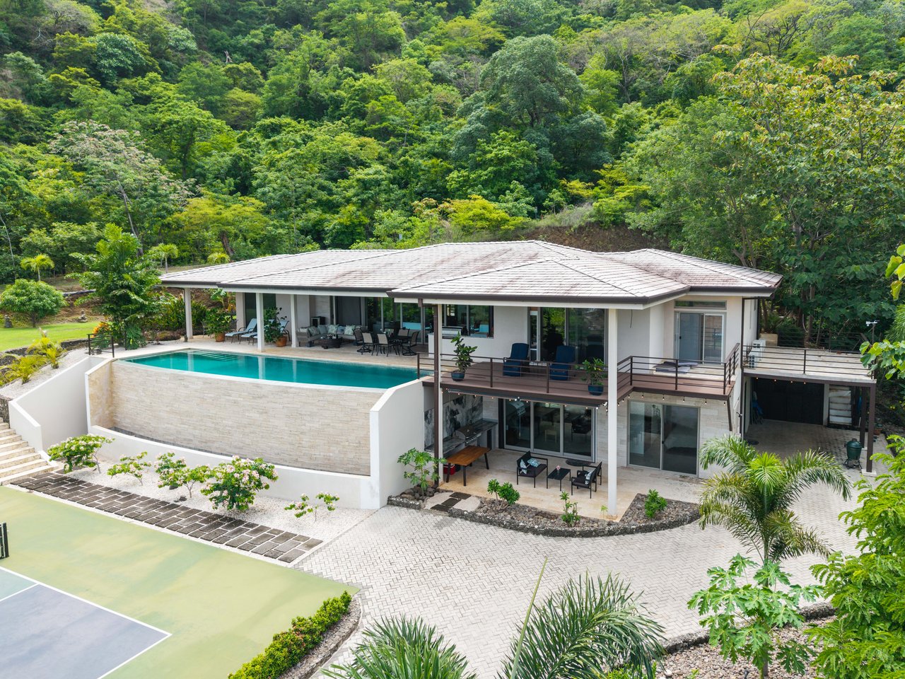 Casa Pickle on the Hill | Spacious Private Estate with Pickleball Court, Mature Gardens & Independent Guest Apartment