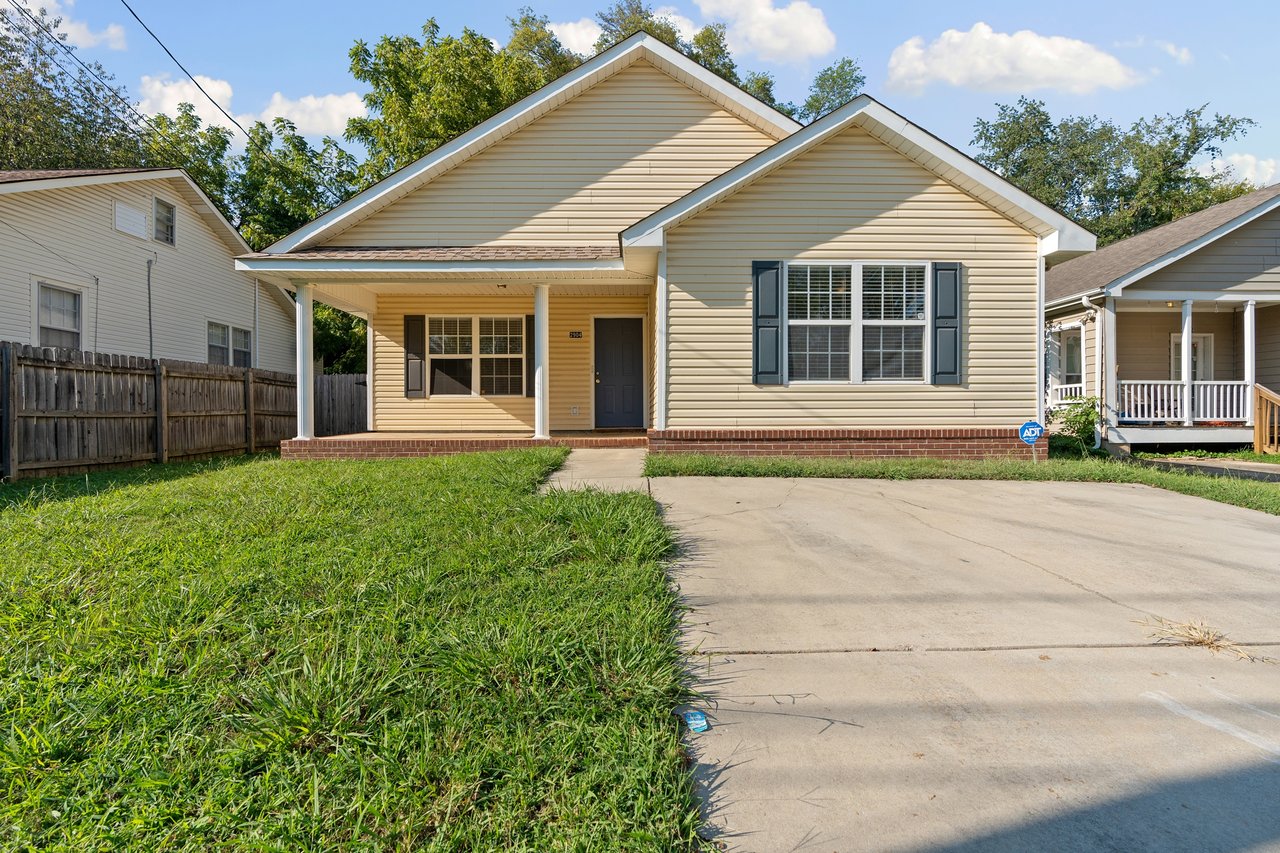 Modern Comfort Minutes from Downtown Huntsville