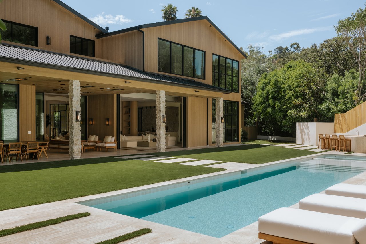 2130 Mandeville Canyon Rd