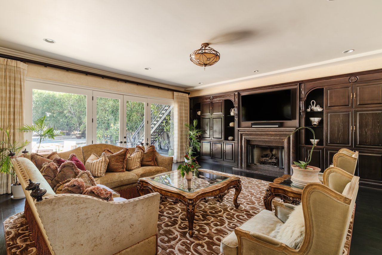 1202 San Vicente Blvd