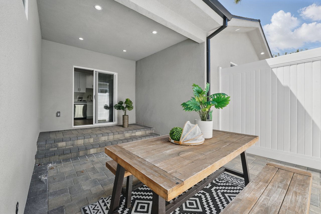 4 Units in North Hollywood
