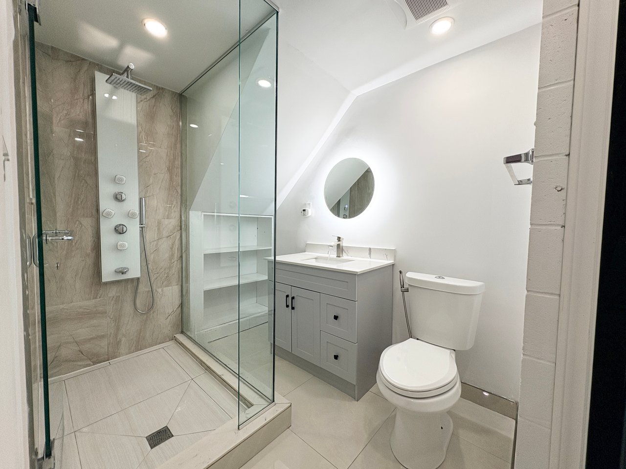 8 RAVENCLIFF Crescent Unit: BSMT