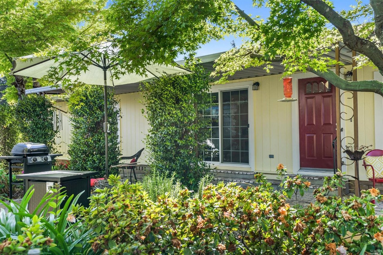10 Los Robles Ct