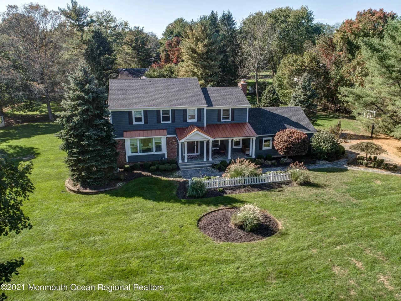 48 Maple Dr