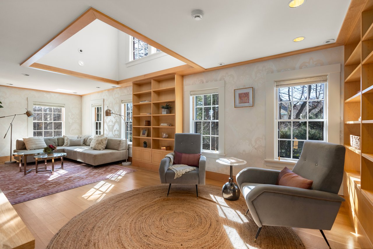  18 Ash Street, Cambridge, MA 02138