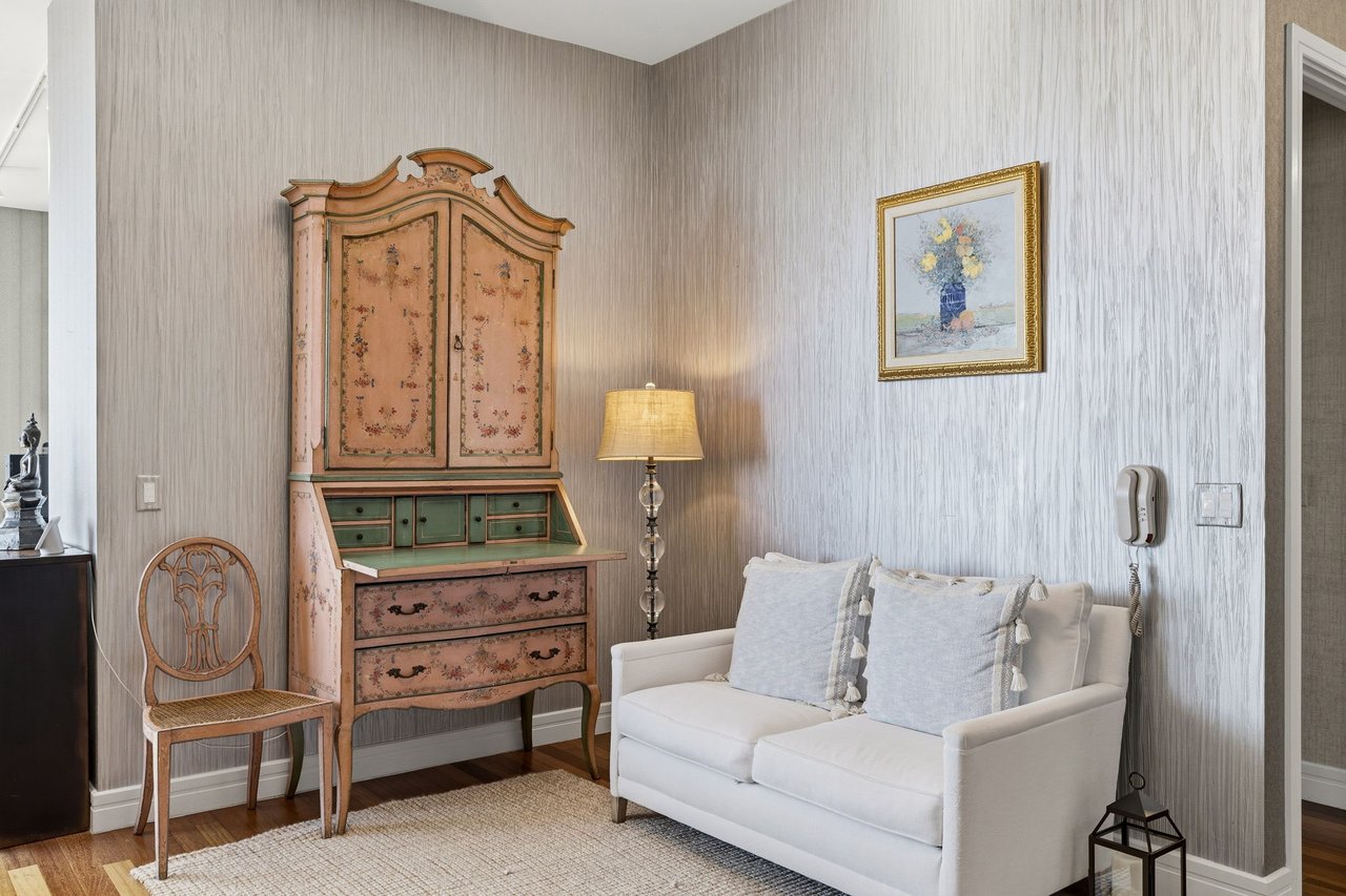 EAT-IN KITCHEN / SITTING