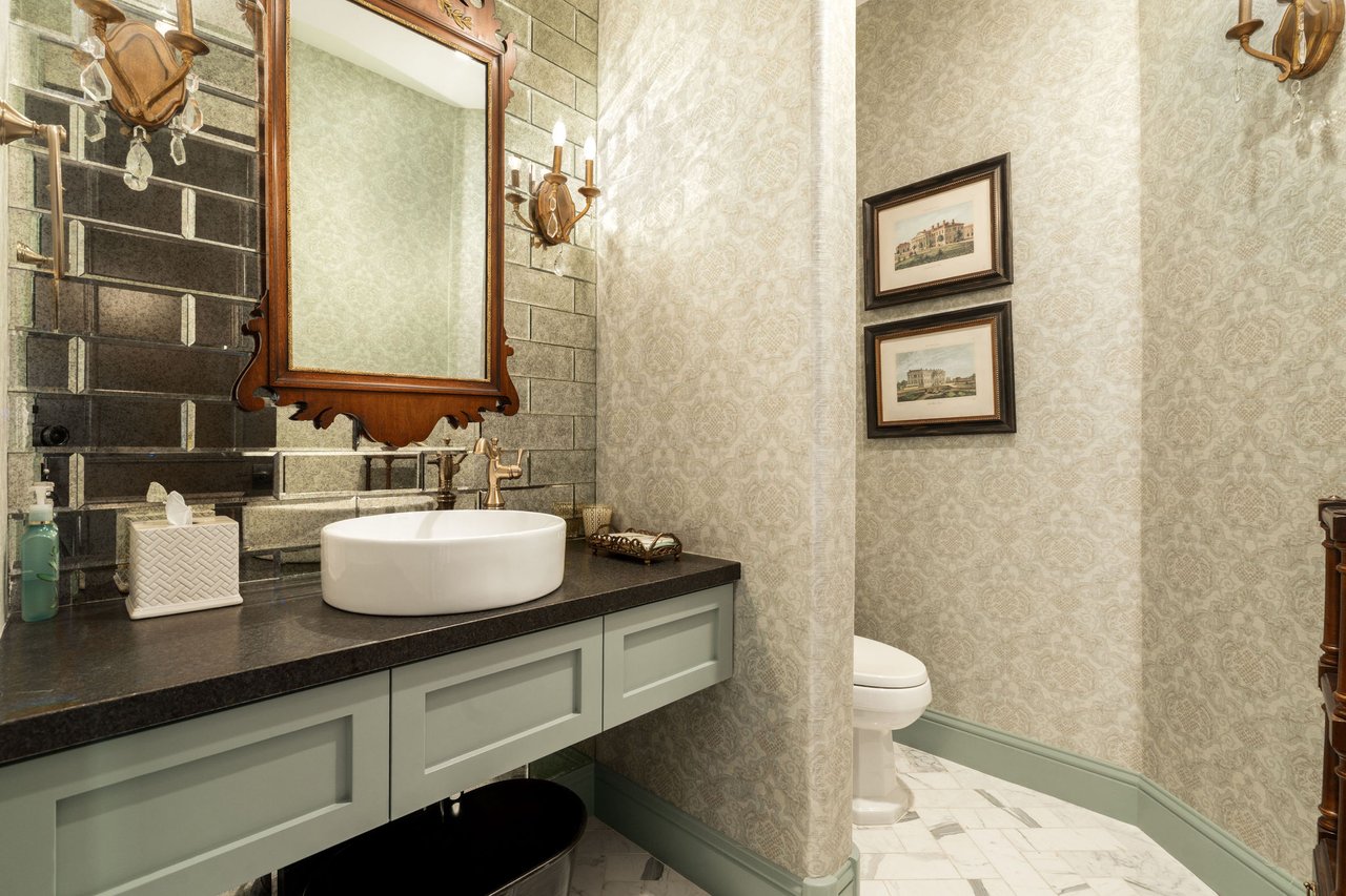 7115 E FOOTHILL Drive