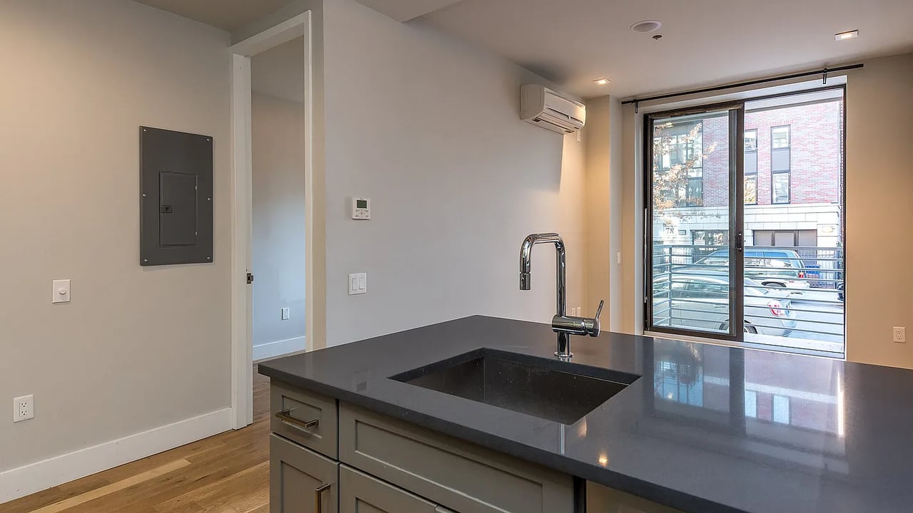 185 Leonard St 1A