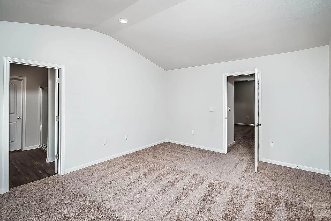 3165 Maple Ridge Dr