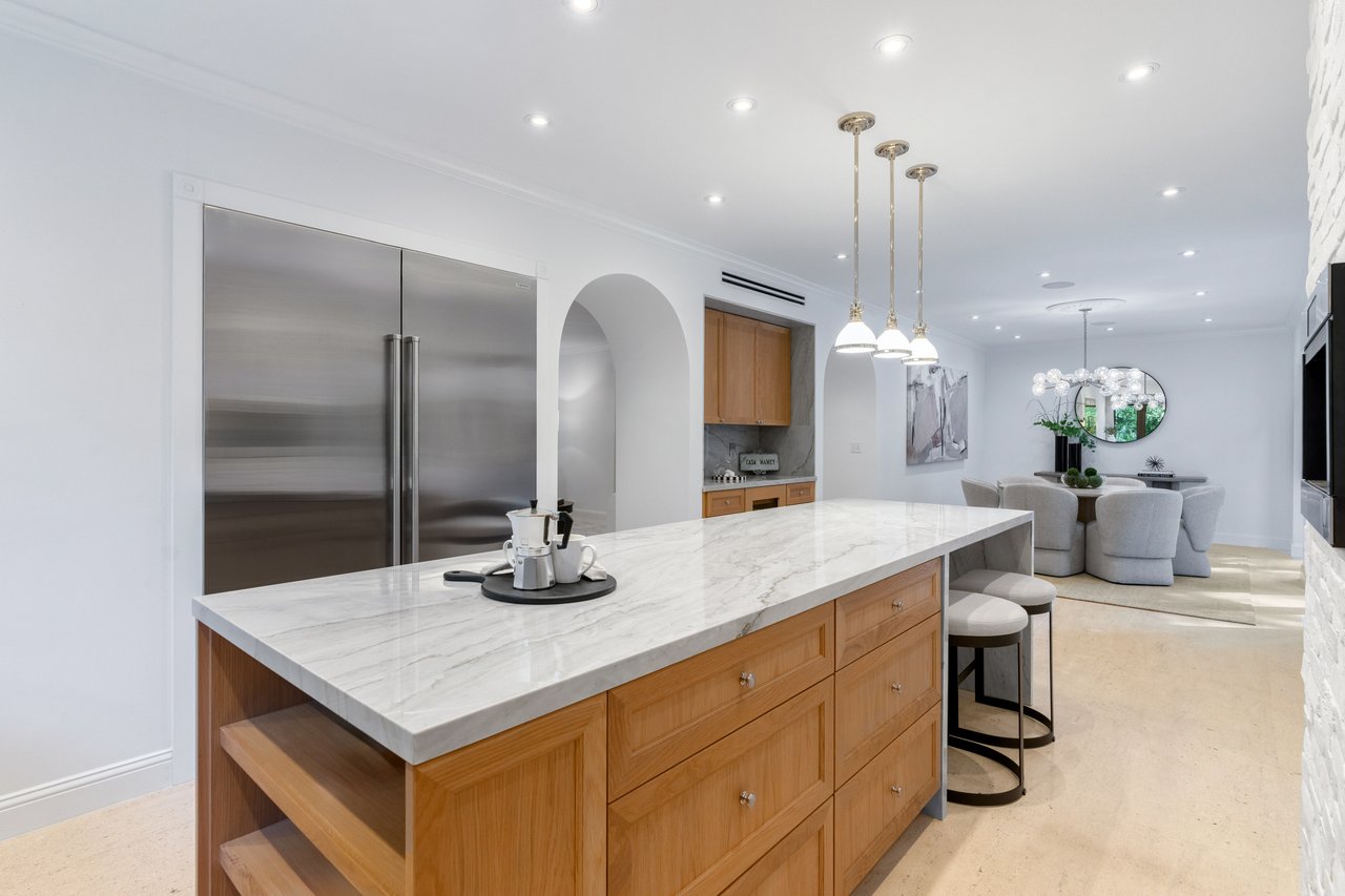 3700 Hibiscus Street "Casa Mamey"