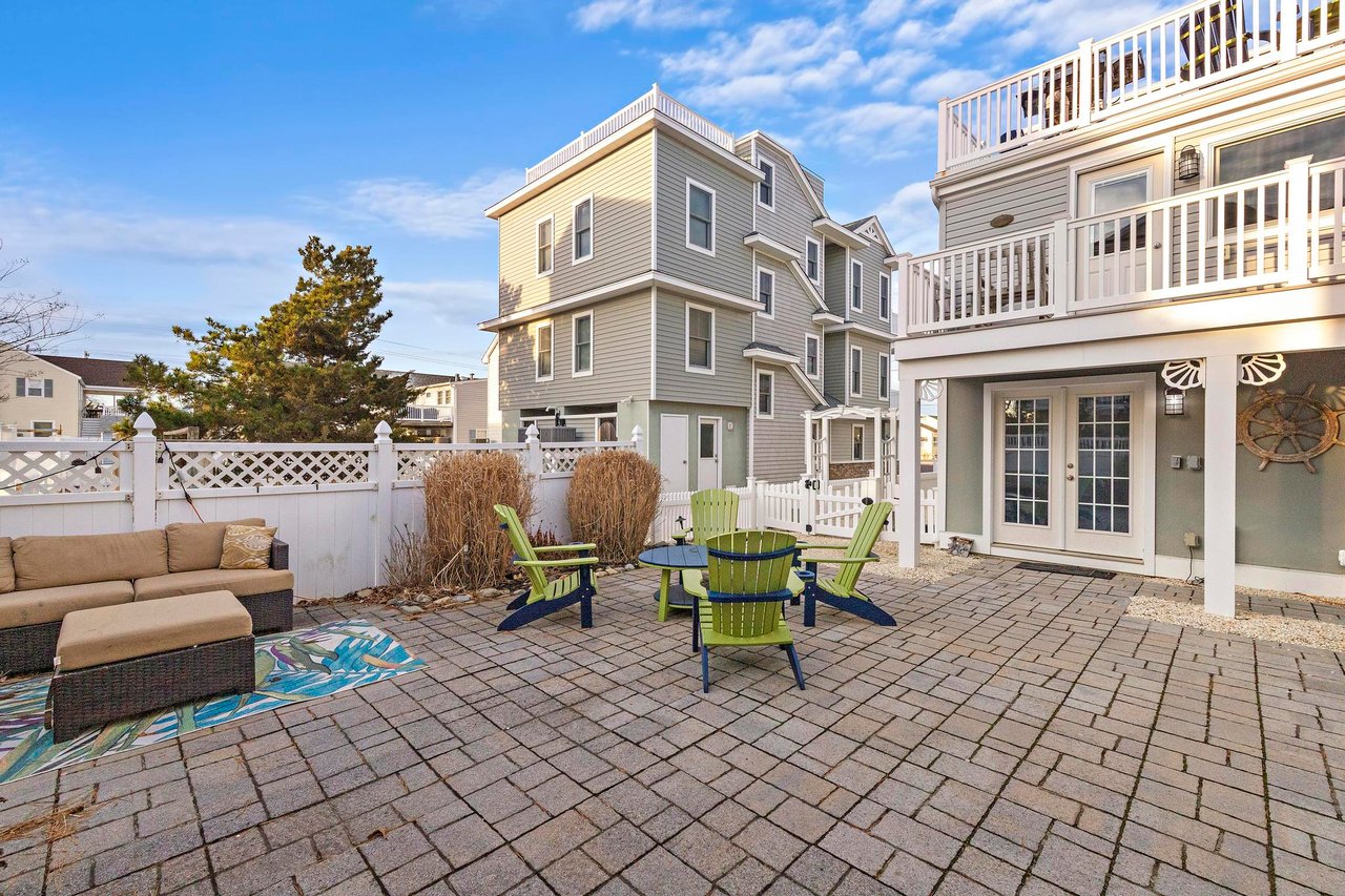 216 Taylor Ave, 1st Floor Unit