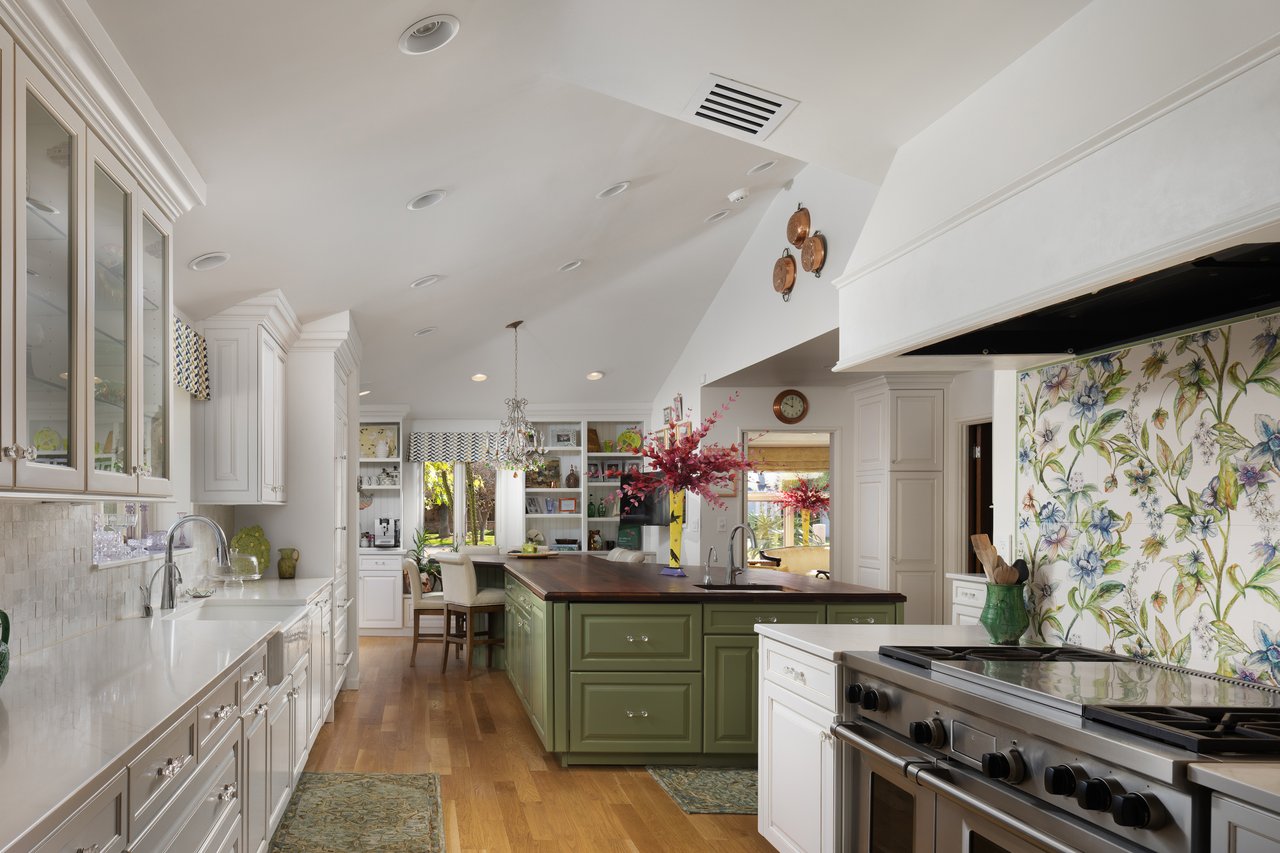 3042 N MANOR Drive E