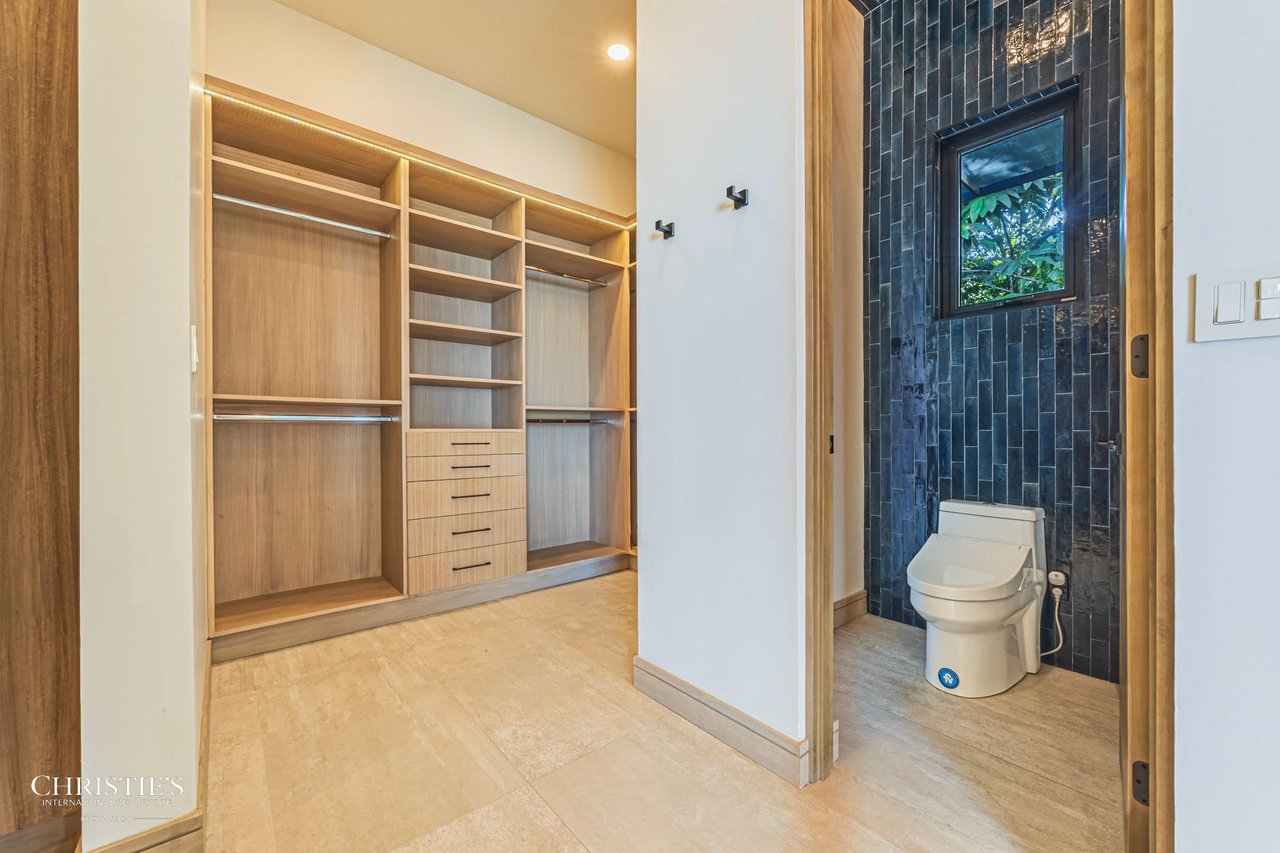 Majestic Cliff Residence Showcasing Spectacular Whitewater Views