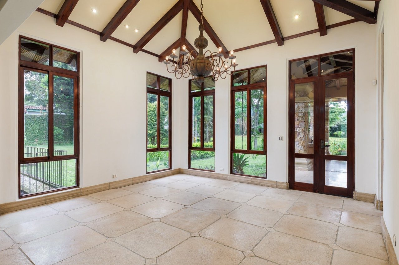 Single Level Luxury Home, Santa Ana, San Jose