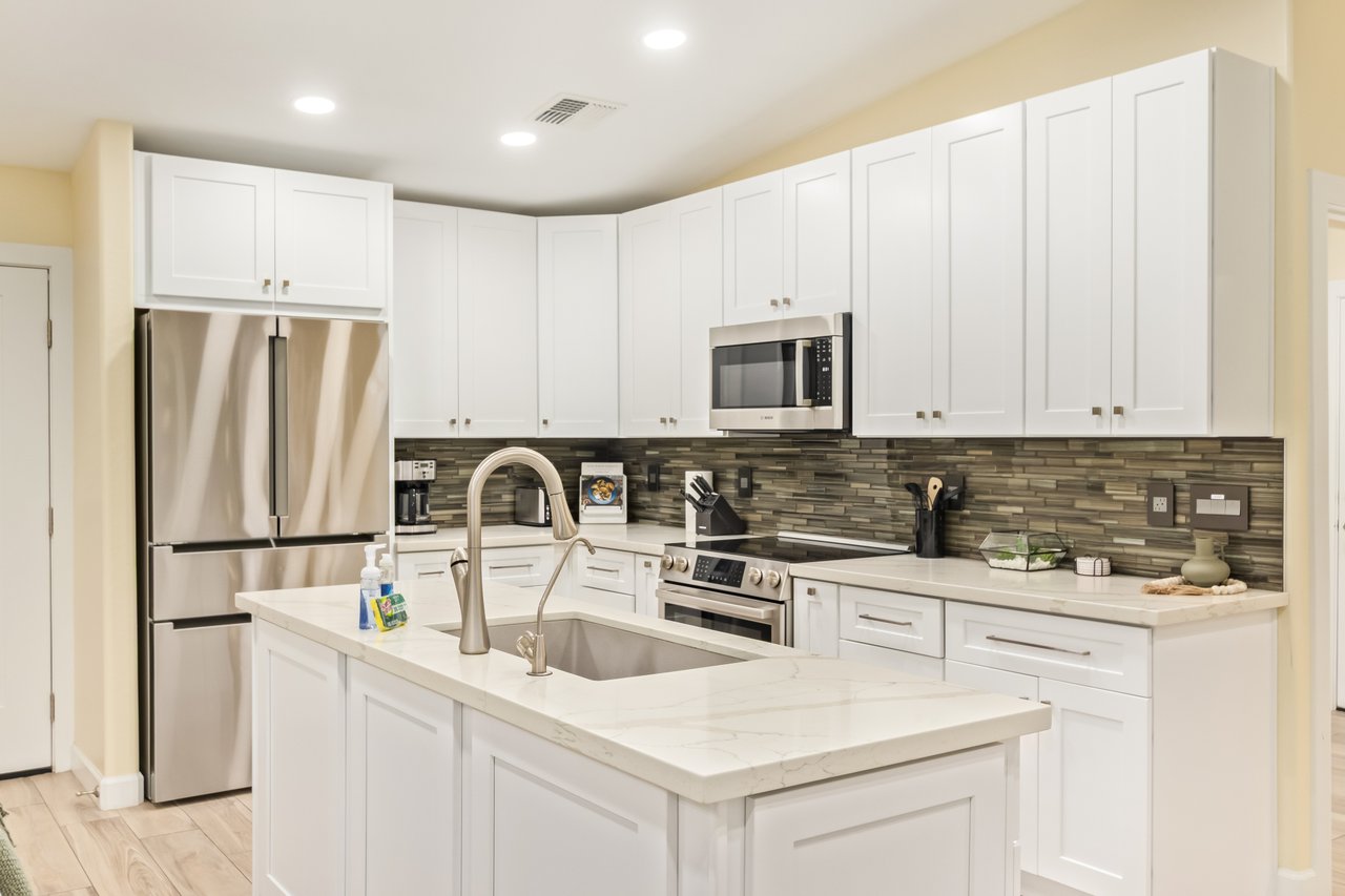 5839 E VOLTAIRE Avenue