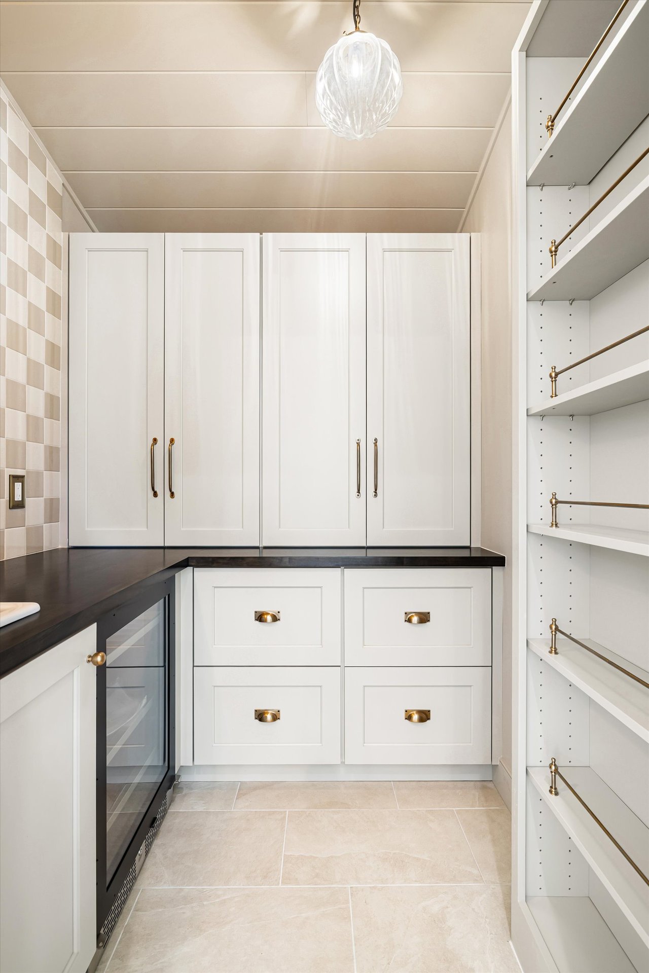 4835 E INDIANOLA Avenue