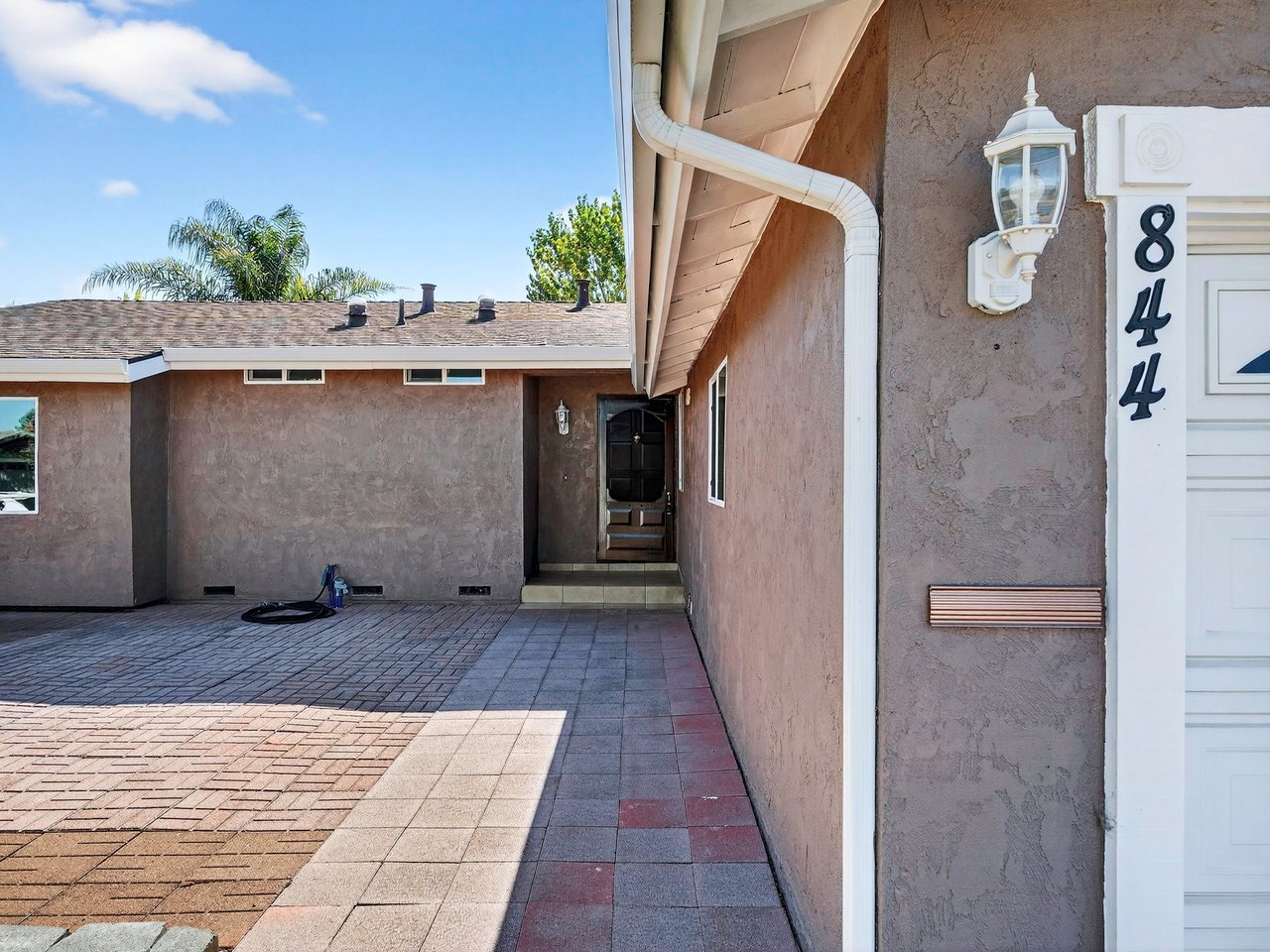 844 Cedarwood Ln