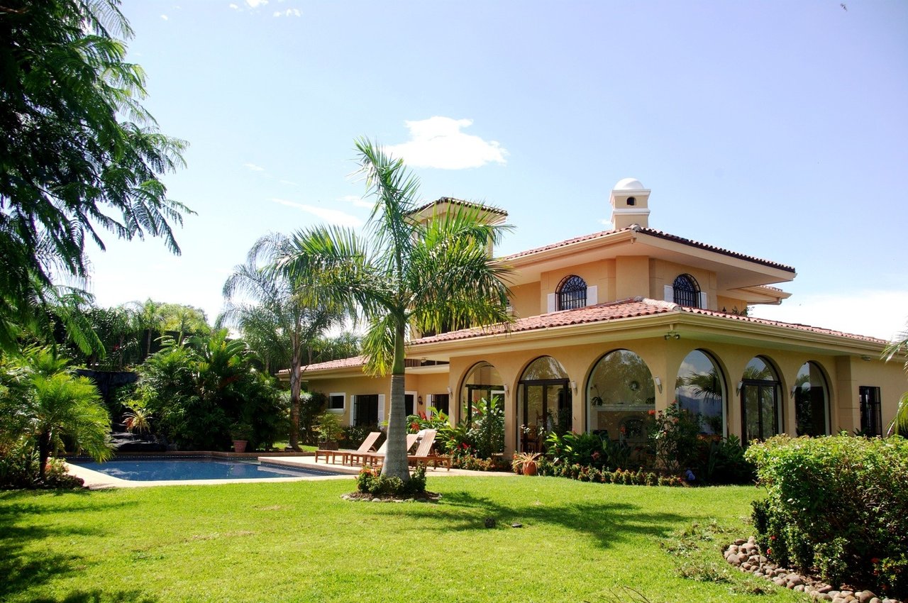 Luxurious Country Villa