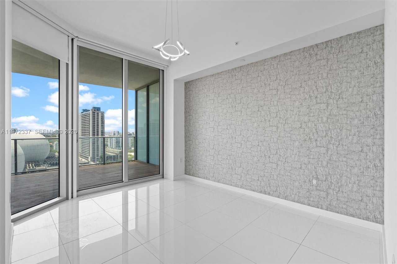 851-ne-1-avenue-miami-condo-for-sale-living-area