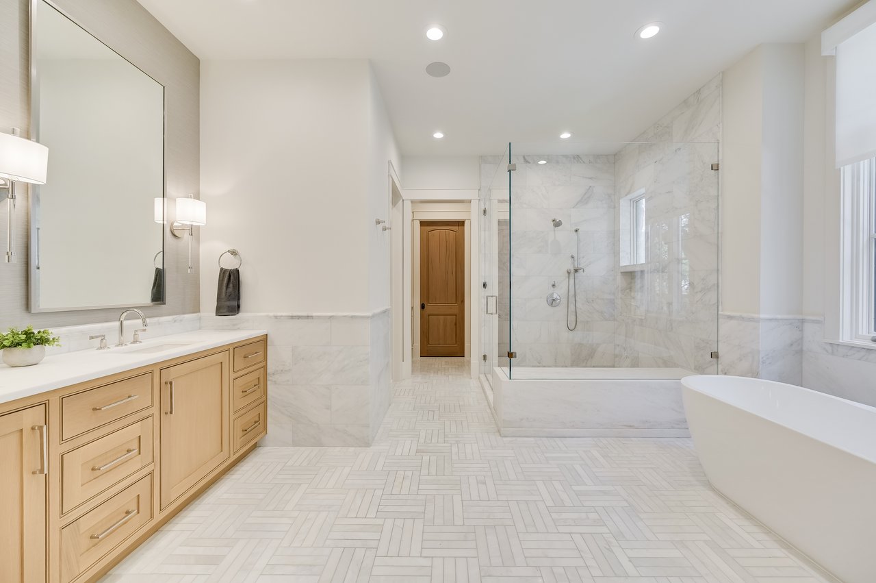 4907 Rollingwood Drive