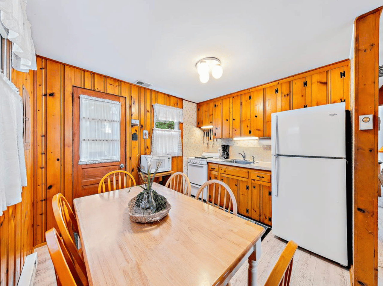104 E Mermaid Lane, Peahala Park