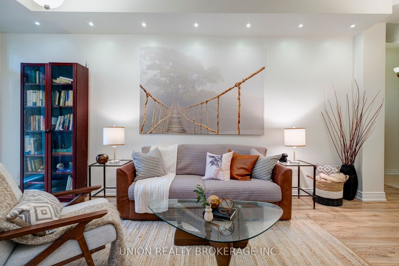 8 Rean Dr, Ste 105