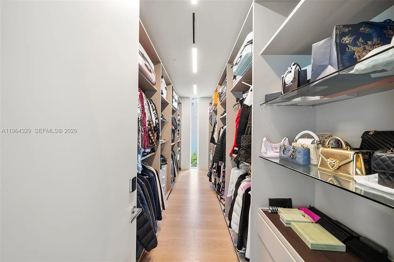 1031 W 48th St #6