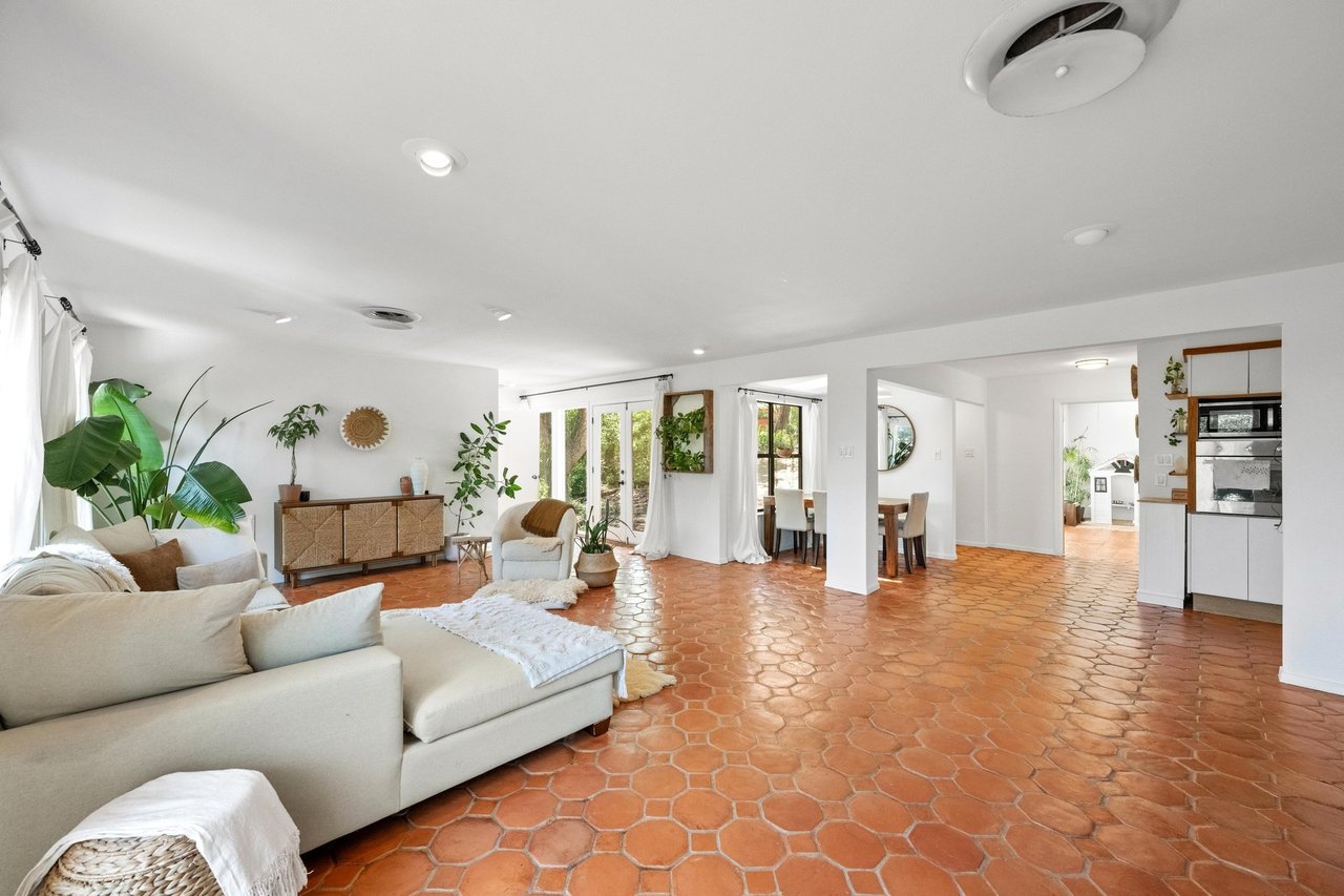 2300 Spring Creek Dr
