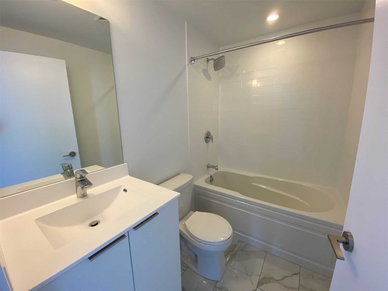 30 Shore Breeze Dr Unit: 5708