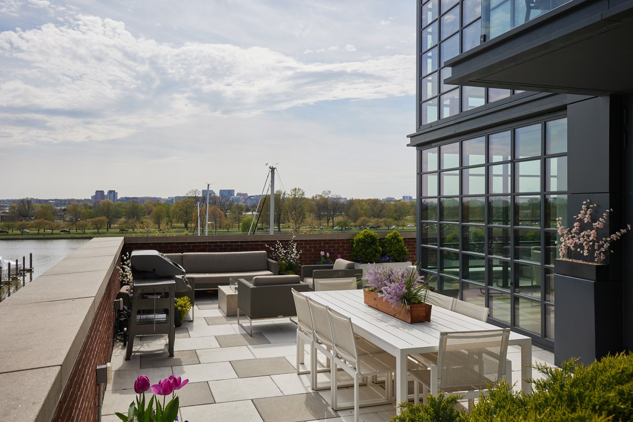 45 Sutton Square SW #306