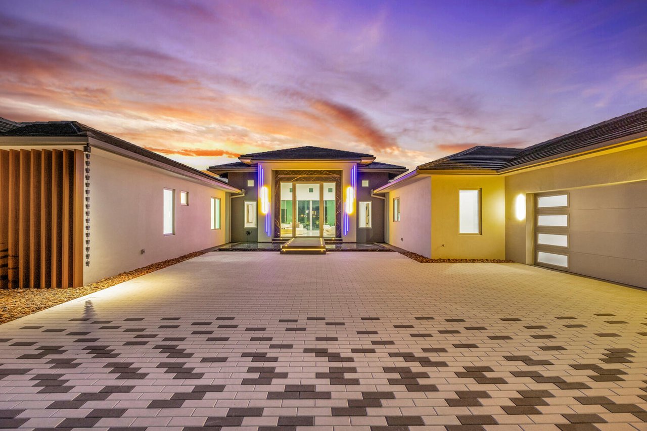 Your Private Resort - Everyday Of The Week