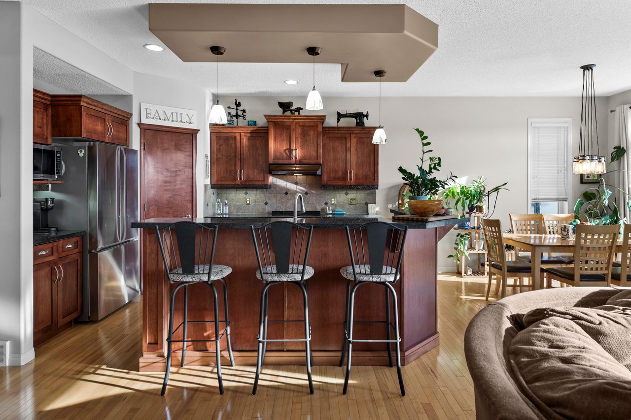 98 Tuscany Ravine Close NW