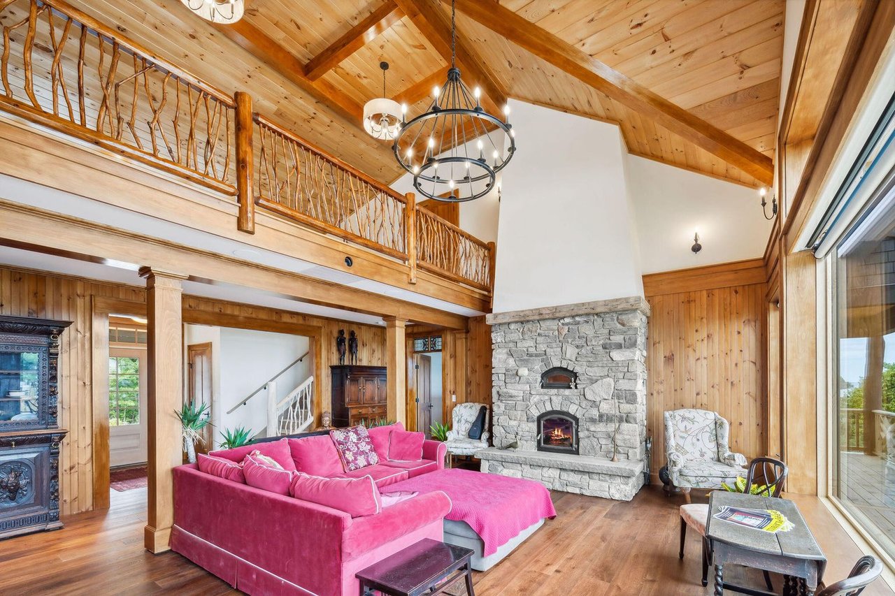 2226 Lake Shore Road