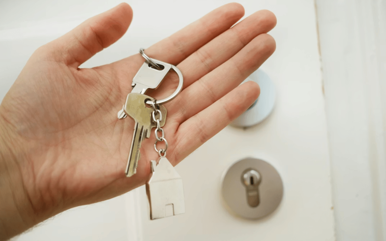 The Role of a Real Estate Agent in Your Home-Buying Journey