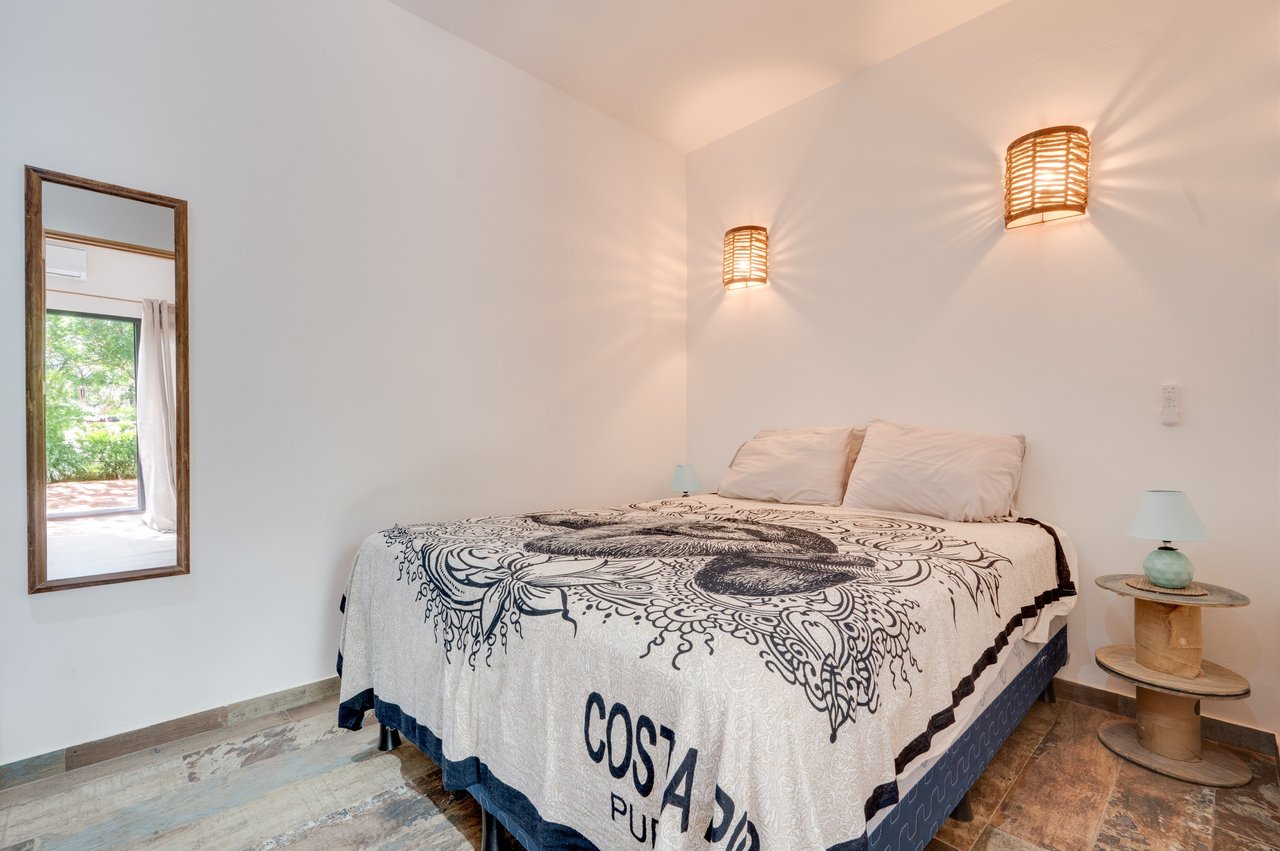 V-Jungla Cecile Refundores | Spacious Modern Villa with Pool, Guest House & Tropical Garden Near Tamarindo Beach