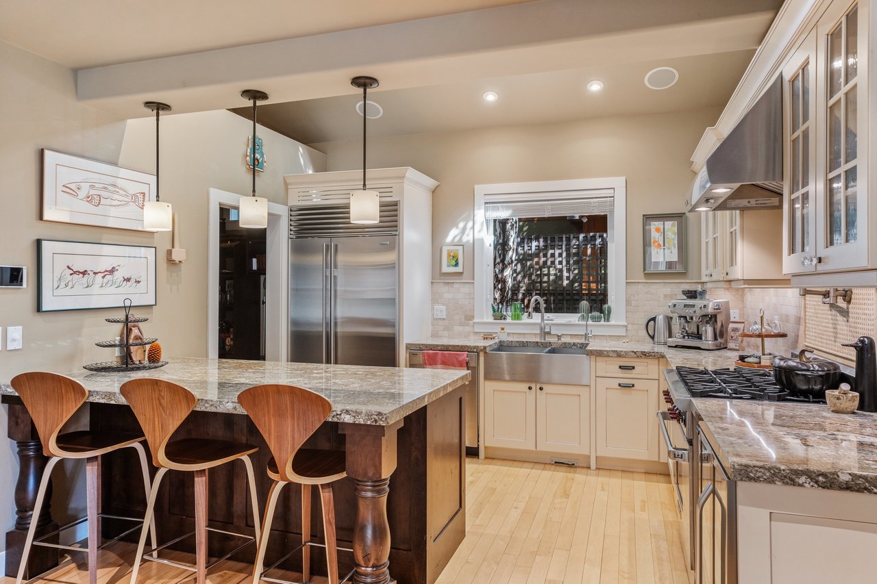 140 Rundle Crescent