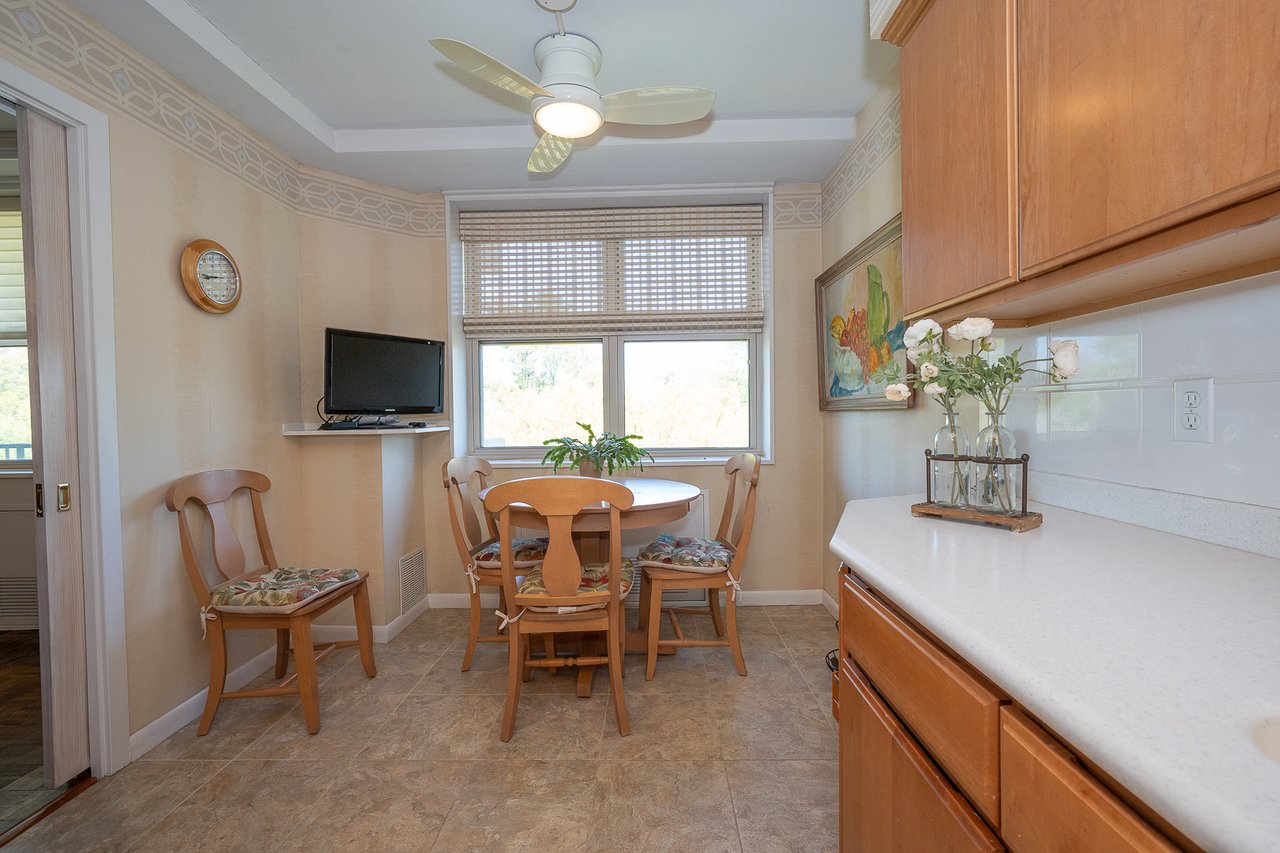 Easy Living on the Main Line!