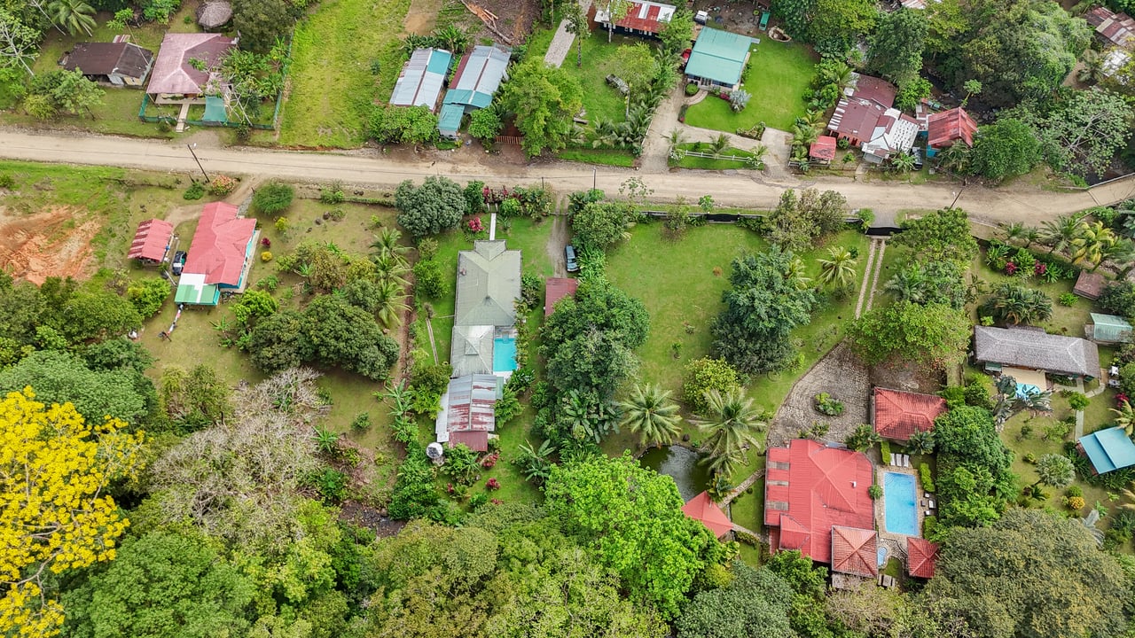 A riverfront 3-bed home on a large property In Ojochal, Costa Rica