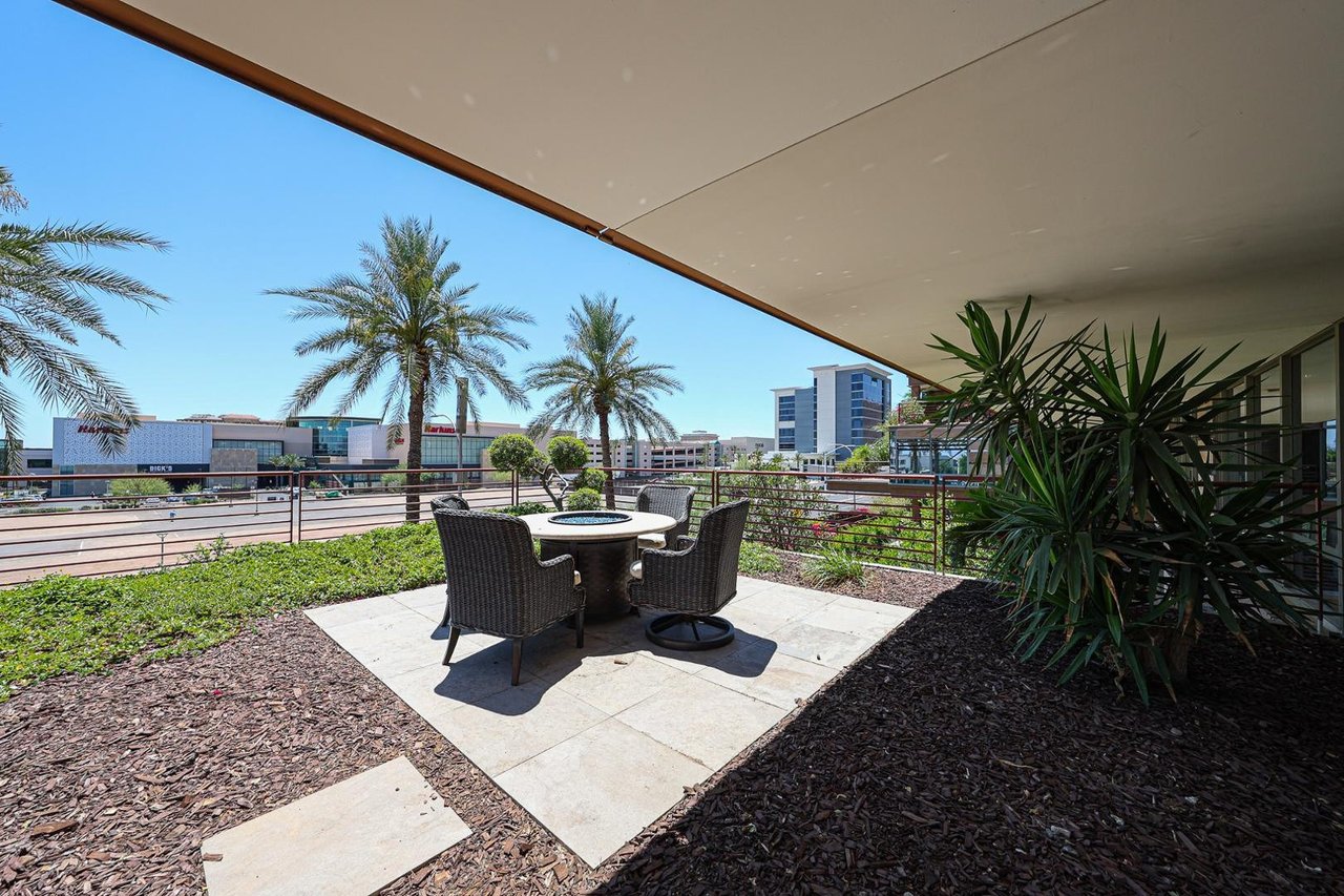 7157 E Rancho Vista Dr, #3006