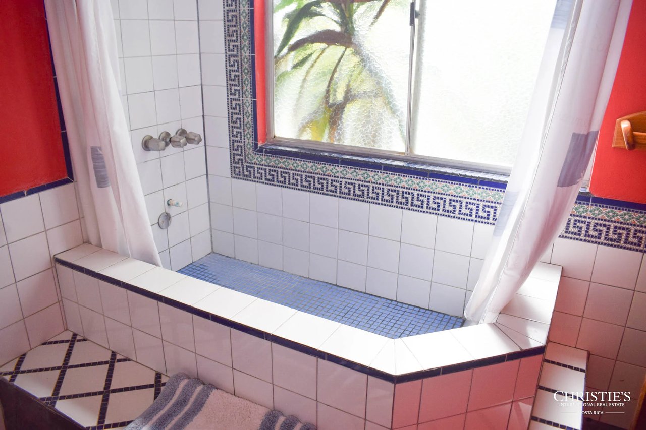 Hotel Las Tortugas - Legendary Beachfront Boutique Hotel