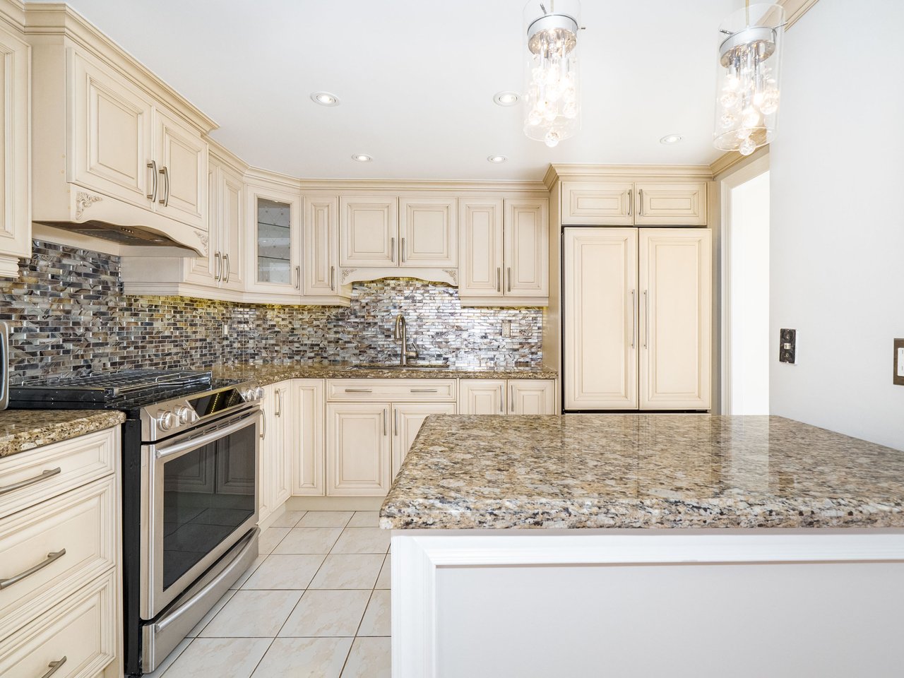 30 Harding Boulevard W, 404