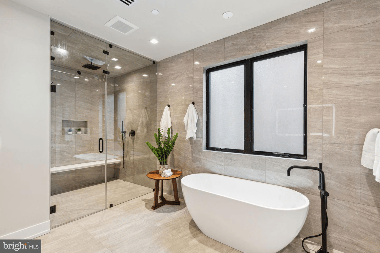 344 S Hicks St, Philadelphia, PA 19102	