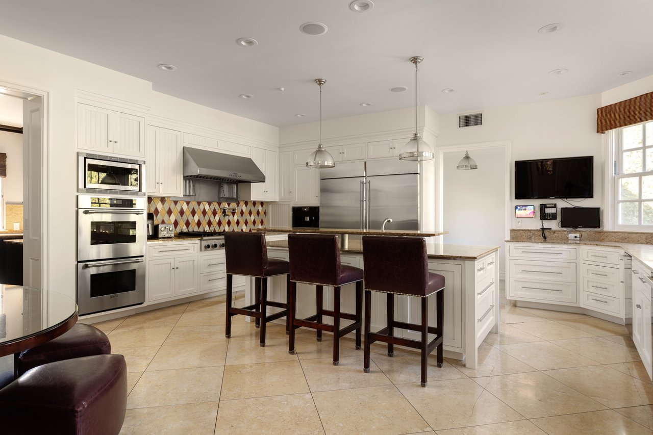 360 S Anita Ave, Brentwood 